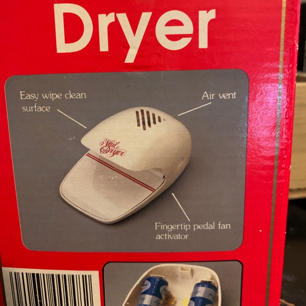 Nail dryer